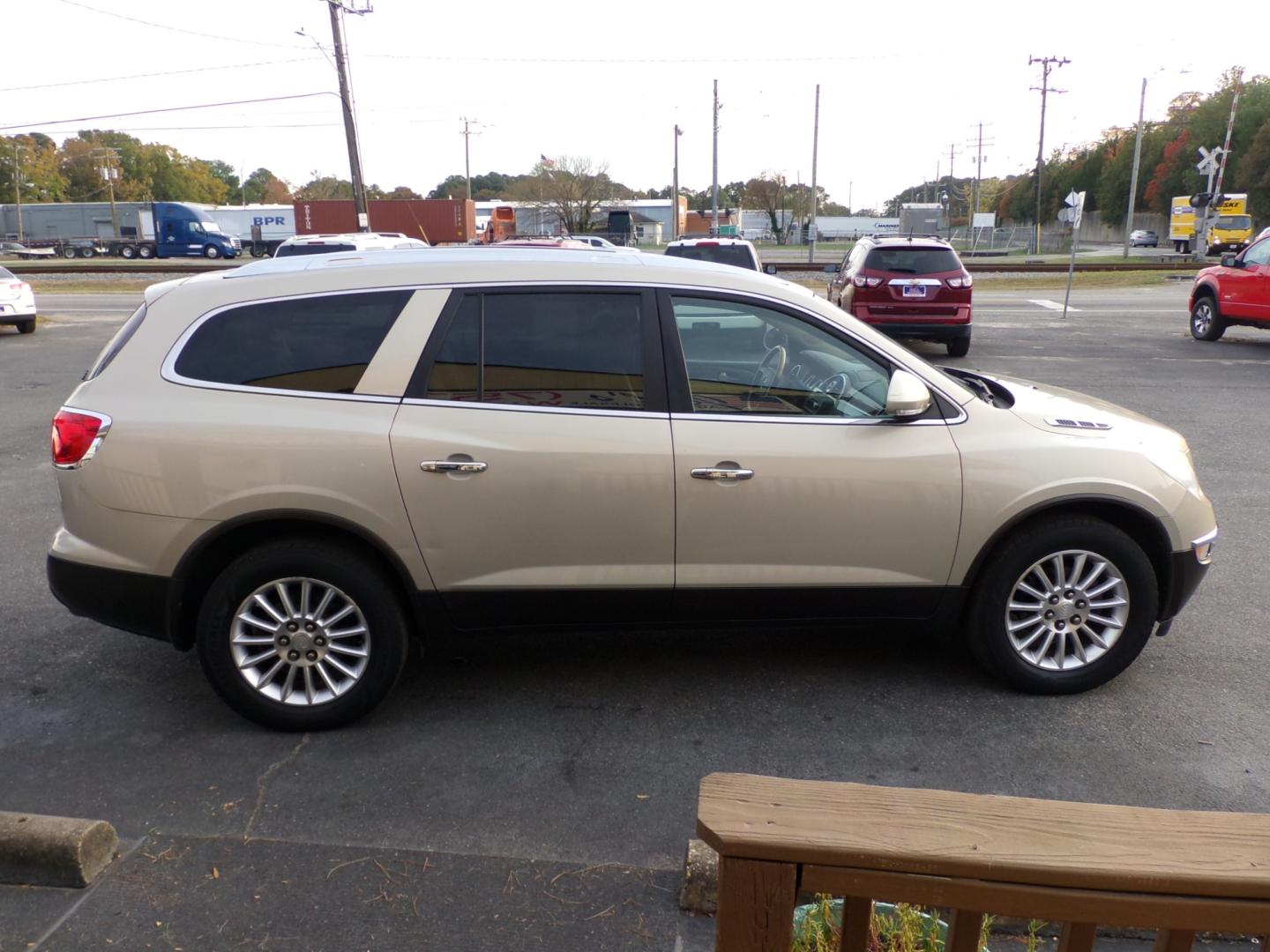 2011 Gold Buick Enclave CXL-1 FWD (5GAKRBED3BJ) with an 3.6L V6 DOHC 24V engine, 6-Speed Automatic Overdrive transmission, located at 5700 Curlew Drive, Norfolk, VA, 23502, (757) 455-6330, 36.841885, -76.209412 - Photo#16